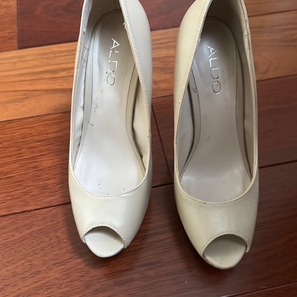 Aldo  nude beige pump! Beautiful shoes. I wore them few times
